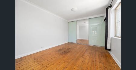 Bright, Spacious & Ultra-Convenient Coastal Apartment - Photo 5