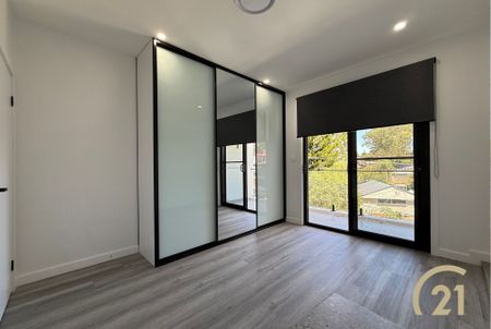 Brand New 5 Bedroom Duplex in Busby! - Photo 3