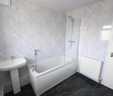 3 bedroom semi-detached house to rent - Photo 6