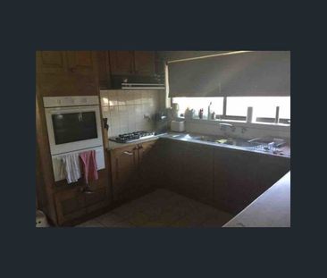 9 Anthony Drive, Chirnside Park – Family Home in a Prime Location - Photo 1