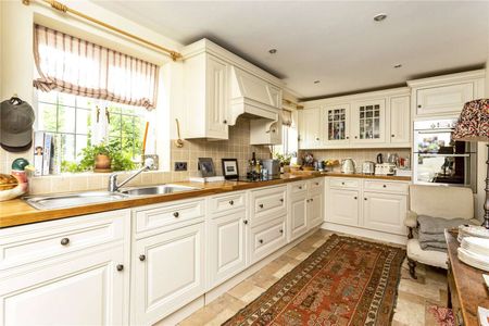 Two bedroom terraced cottage in the heart of the village of Churchill near Kingham. - Photo 4