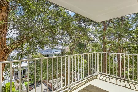 BRIGHT ONE BEDROOM APARTMENT IN EXCELLENT LOCATION - Photo 5