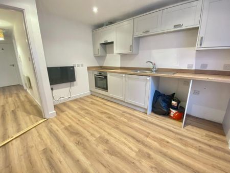 1 bedroom flat to rent - Photo 2