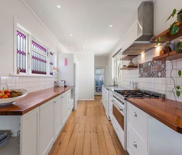 Immaculate 3 bedroom 2 bathroom home - Photo 6