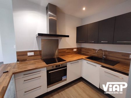 T3 DE 105 m² PROCHE PLACE DES CARMES - Photo 4