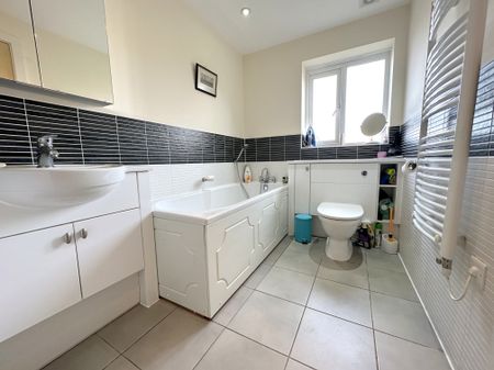 2 bedroom apartment to rent 16 San Diego Way, Sovereign Harbour North, Eastbourne, BN23 - Photo 3