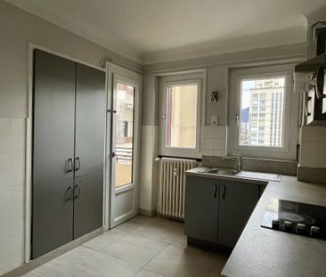 Location Appartement 5 pièces 84m² CHAMBERY 73000 - Photo 6