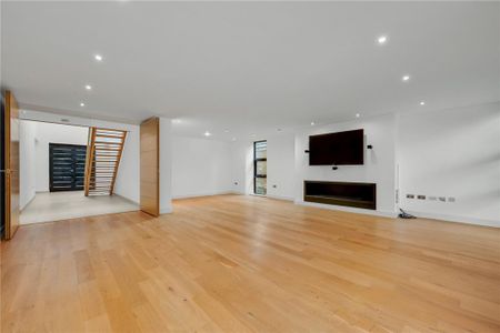 5 bedroom detached house to rent - Photo 3