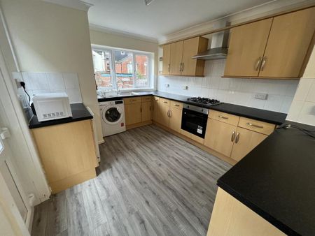 4 bedroom terraced house to rent - Photo 4