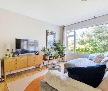 Davos Close, Woking, GU22 - Photo 2