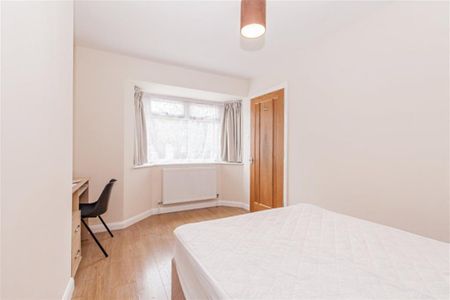 4 bedroom semi-detached house to rent - Photo 2