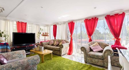 Large family home with plenty of space for the kids - Photo 3