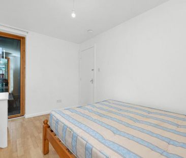 3 bedroom flat to rent - Photo 4