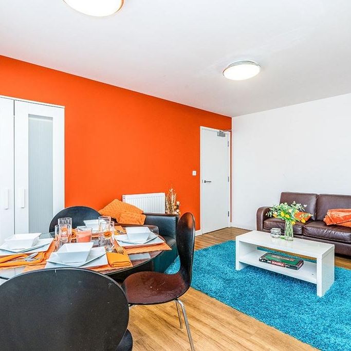 4 bedroom flat to rent - Photo 1