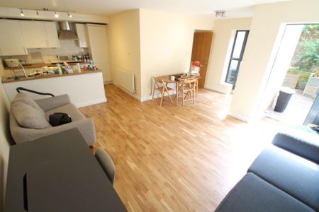 2 bedroom flat to rent - Photo 2