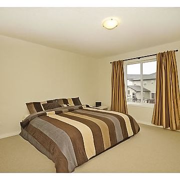 3 Bedroom Executive Home In Airdrie. Pets Negotiable. - Photo 1