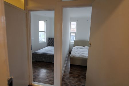 2 Bed Flat, Greyhound Lane, SW16 - Photo 2