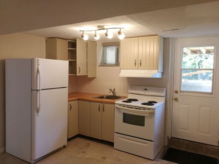 For Lease - 22 Miller Road, Oakville, Ontario - Photo 2