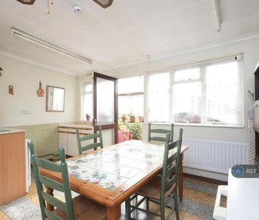 1 bedroom in a house share to rent - Photo 6