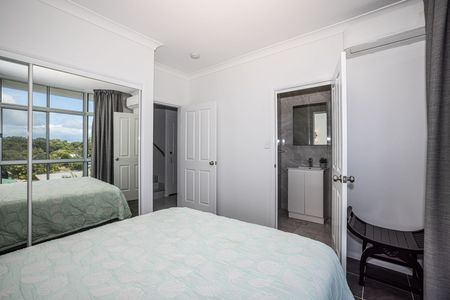 FURNISHED THREE BEDROOM APARTMENT WITH EXCLUSIVE USE ROOFTOP - Photo 3