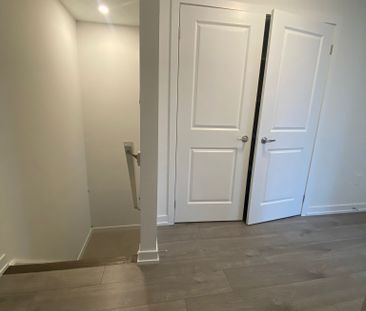 For Lease - 201 West Oak Trail, Kitchener, Ontario - Photo 2