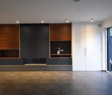 Volledig gerenoveerde woning met tuin en carport - Foto 1