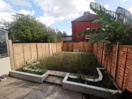 Exeter Road, Edmonton, N9 - Photo 3