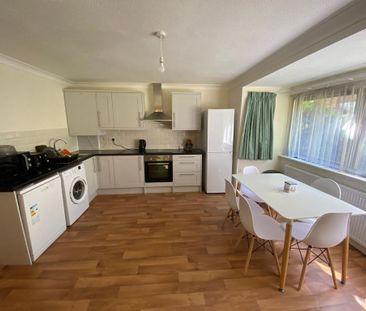 3 bedroom flat to rent - Photo 2