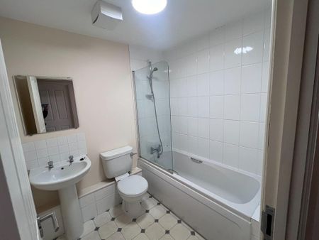 2 bedroom flat to rent - Photo 4