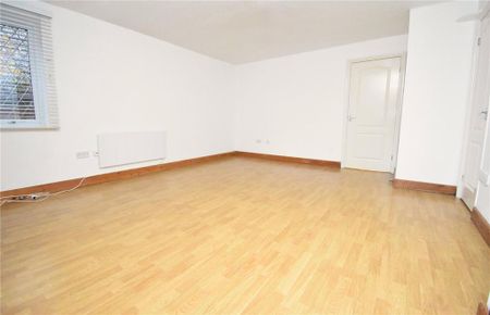 2 bedroom maisonette to rent - Photo 2