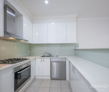 Perfectly positioned close to town - Photo 3