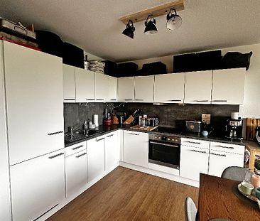 Moderne 3-Zimmer-Wohnung mit Einbauküche, großem Sonnenbalkon und Aufzug! - Foto 2