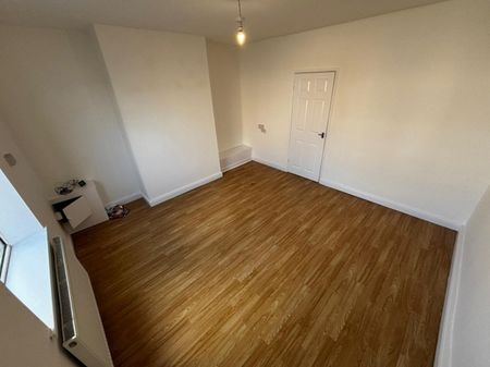 2 bed Terraced - To Let - Photo 2