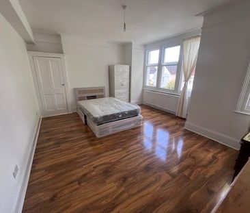 Room in a Shared House, Fawnbrake Avenue, SE24 - Photo 3