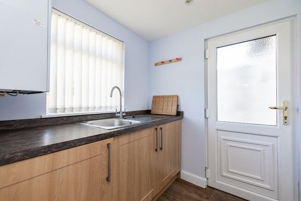 3 bedroom semi-detached house to rent - Photo 1