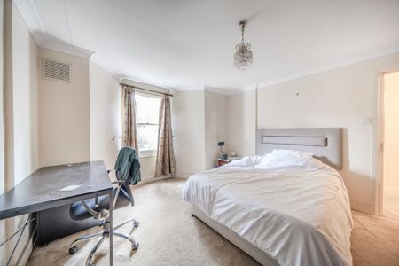 4 bedroom flat to rent - Photo 2