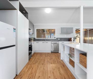 New Renovated 3 Beds 2bath lovely Home - Photo 3