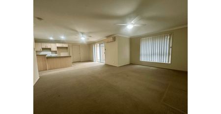 **Modern 4-Bedroom Family Home in Quiet Cul-De-Sac** - Photo 5