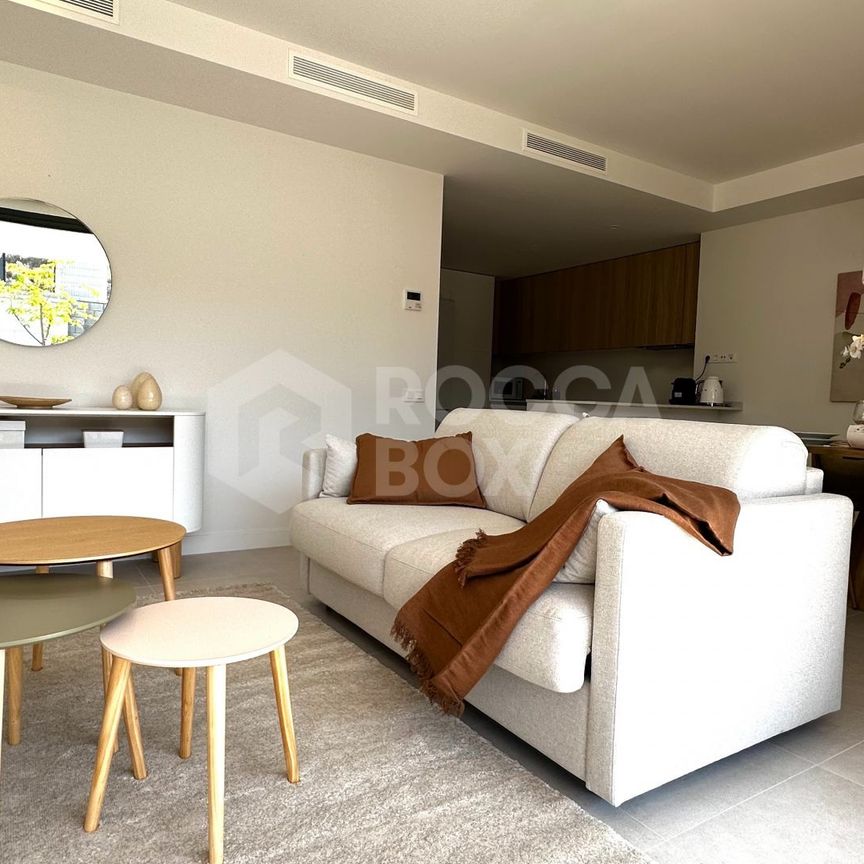 New Luxury Apartment with Terrace and Excellent Private Areas. - Foto 1