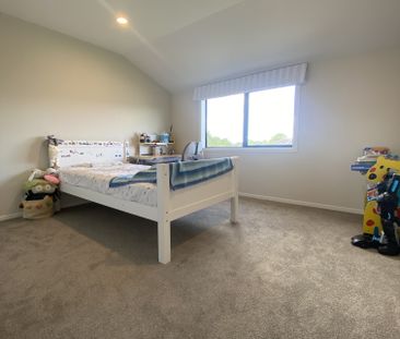 Great Location, 4 bedroom - Photo 3