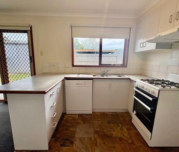 SPACIOUS 3 BEDROOM HOME! - Photo 5