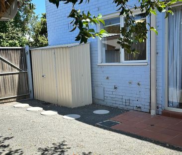 Beautifully Presented Ground Floor Apartment - Bonus Large Courtyard - Photo 5