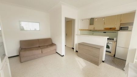 BEAU STUDIO EN ETAGE AVEC TERRASSE - Photo 3