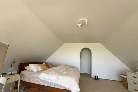 Spacious 3 Bedroom Home With Stunning Views - Photo 5