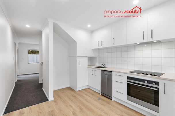 3 Bedroom in Mangere - Photo 1