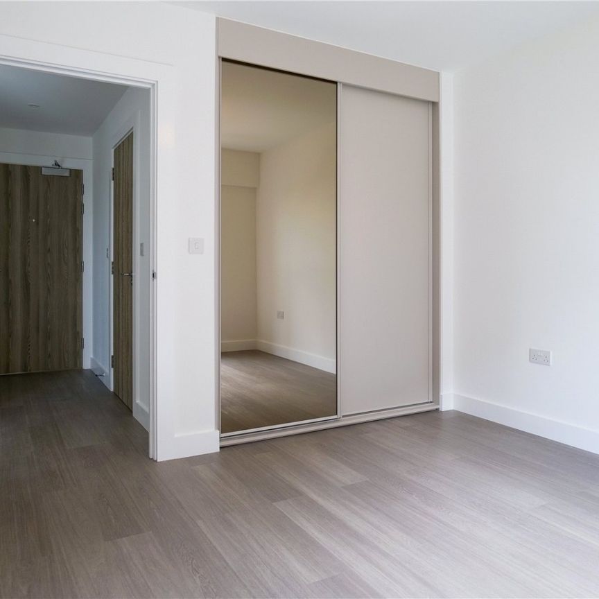 Flagstaff Road, Bankside Gardens, RG2 - Photo 1