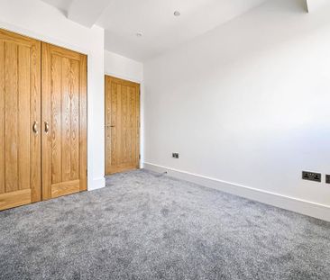 2 bedroom penthouse to rent - Photo 2