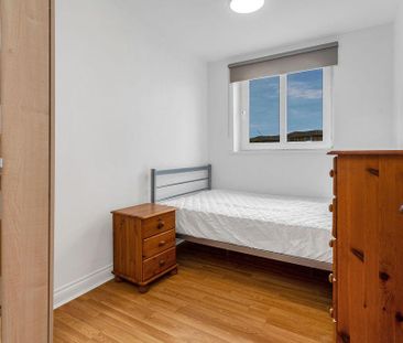 3 bedroom flat to rent - Photo 2