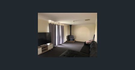 3 BEDROOM HOUSE LOCATED HILLVUE - Photo 2