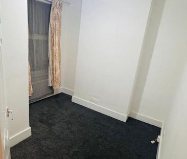 3 bedroom flat to rent - Photo 6